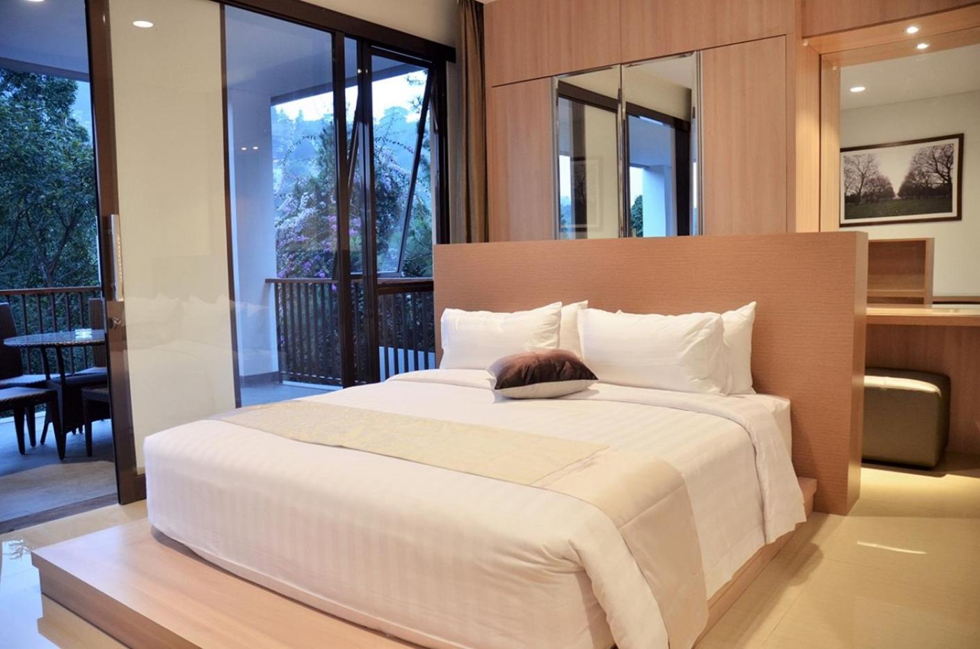 Narwastu Hill View Villa 6 Bedrooms With A Private Swimming Pool บันดุง ภายนอก รูปภาพ