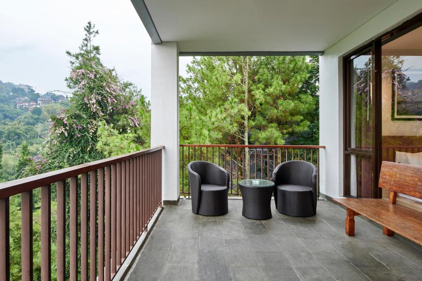 Narwastu Hill View Villa 6 Bedrooms With A Private Swimming Pool บันดุง ภายนอก รูปภาพ