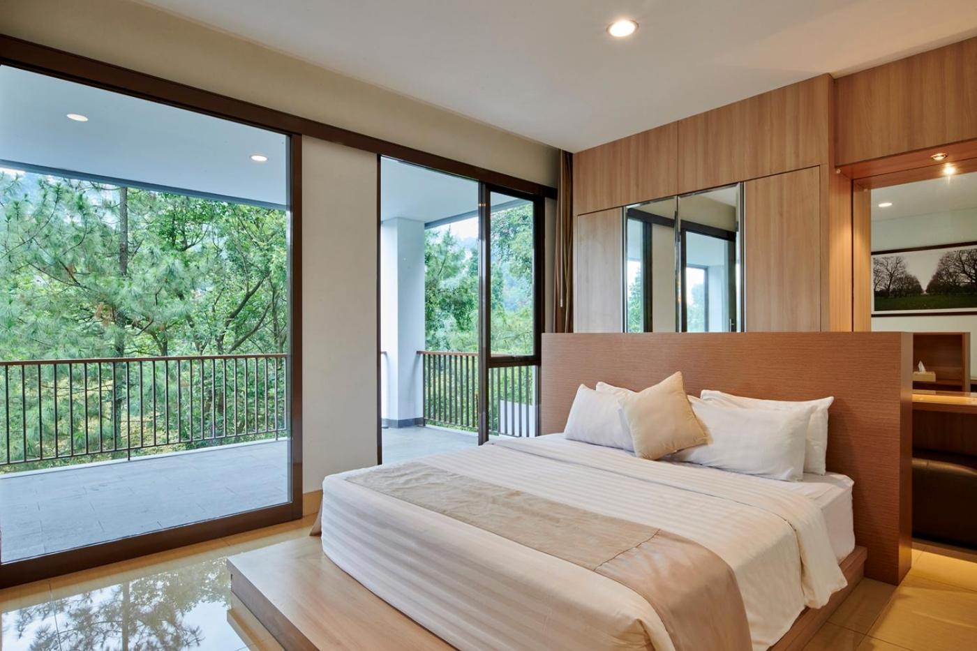Narwastu Hill View Villa 6 Bedrooms With A Private Swimming Pool บันดุง ภายนอก รูปภาพ